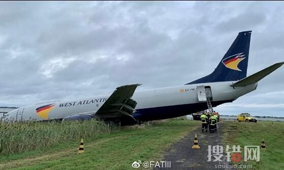 法国一波音737货机冲进湖里 为什么坠湖？