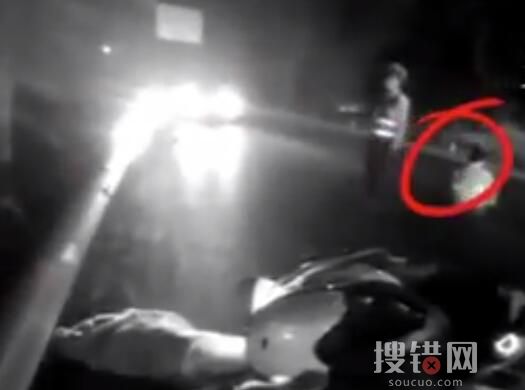 男子酒驾冲卡撞飞交警:大不了赔命 为什么冲卡？