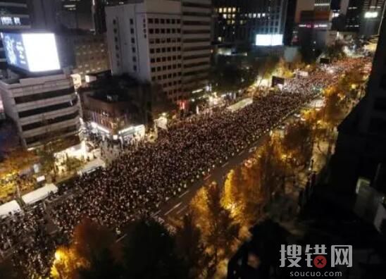 首尔近6万人参加追悼烛光集会 原因竟是这样简直太悲剧