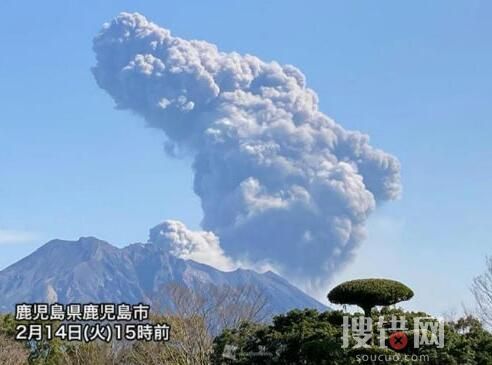 日本火山喷发 烟柱高2400米 实拍画面简直太吓人了