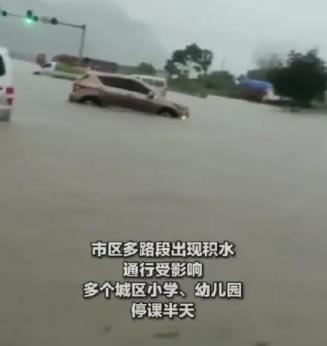 桂林2小时下完了1天的大暴雨 1小时雨量84.6毫米2小时雨量134.9毫米