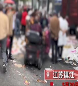 水果摊无人看守30箱香蕉被抢光 照片曝光实在是太吓人了