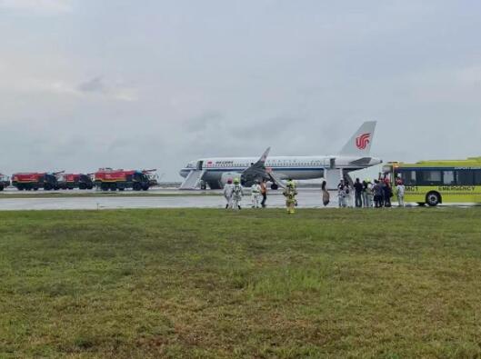 降速又加速!国航起火航班航迹异常 机舱冒浓烟致9人轻伤